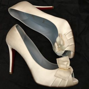 CHRISTIAN LOUBOUTIN ivory satin bridal wedding heels